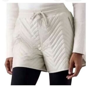 Athleta Apres Ski Down Shorts Beige Chevron Quilted Size 8